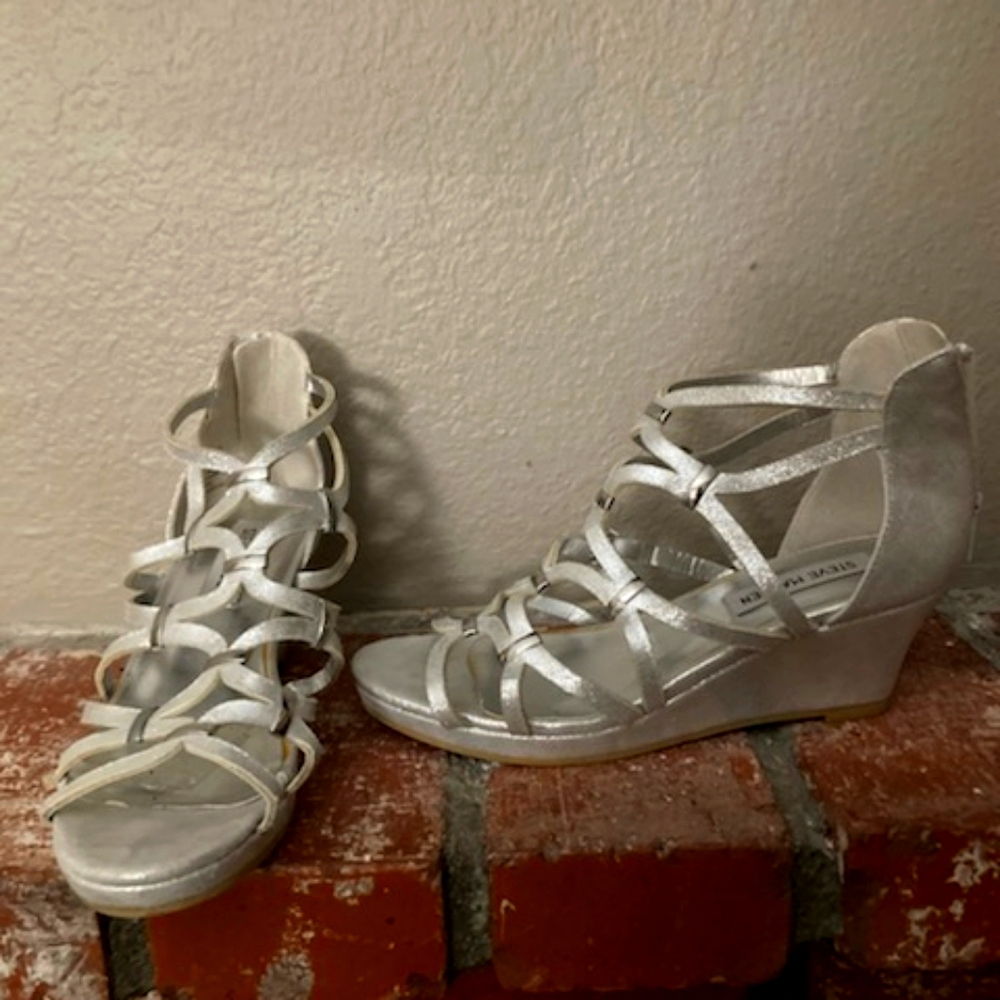 Steve Madden wedge style sandle